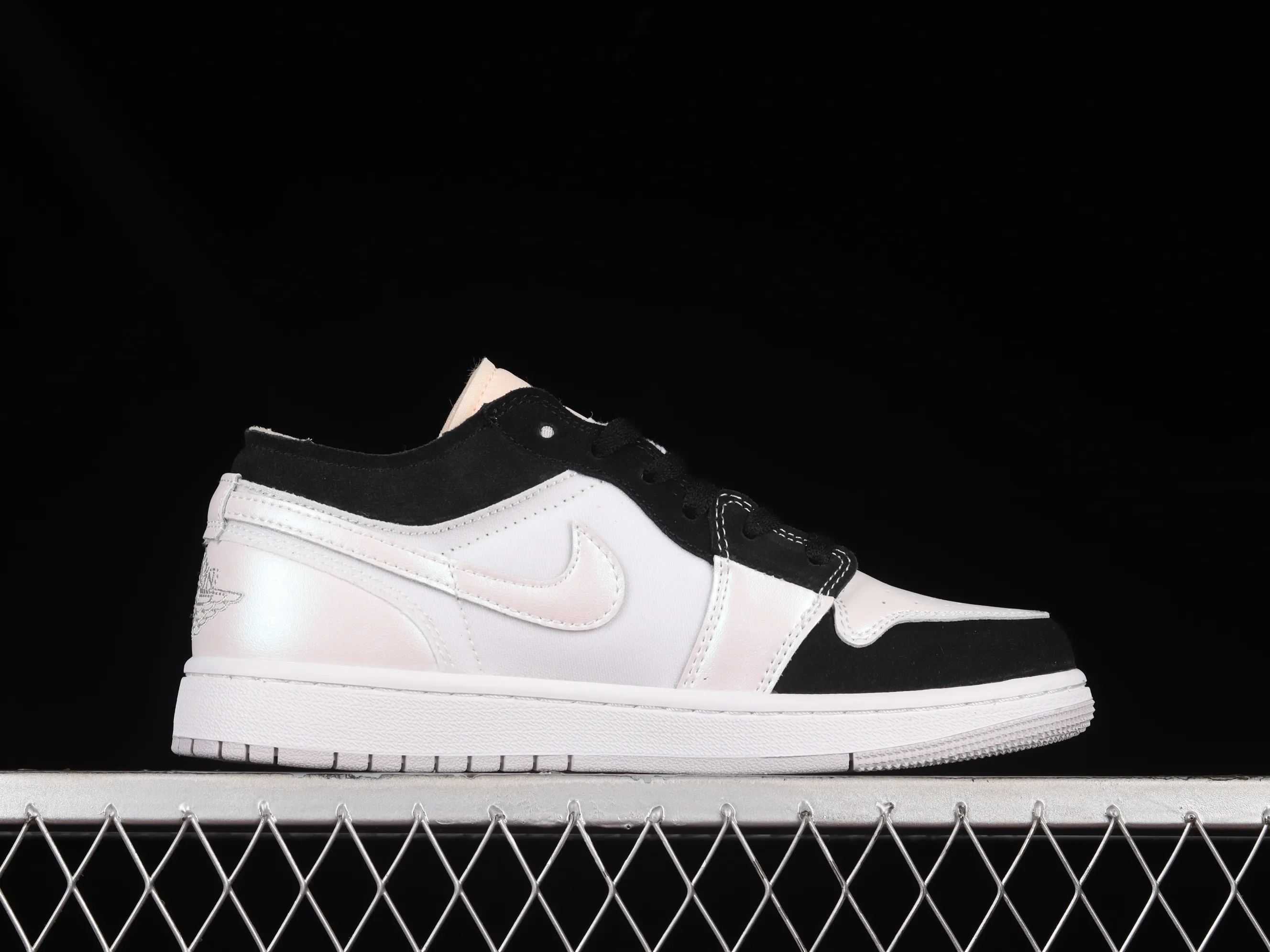 All categories Air Jordan Jordan series basketball shoes Air Jordan 1 Low Z version Air Jordan 1 Low AJ1 Joe 1 pearlescent white retro culture and leisure sports sneakers DN1635-102